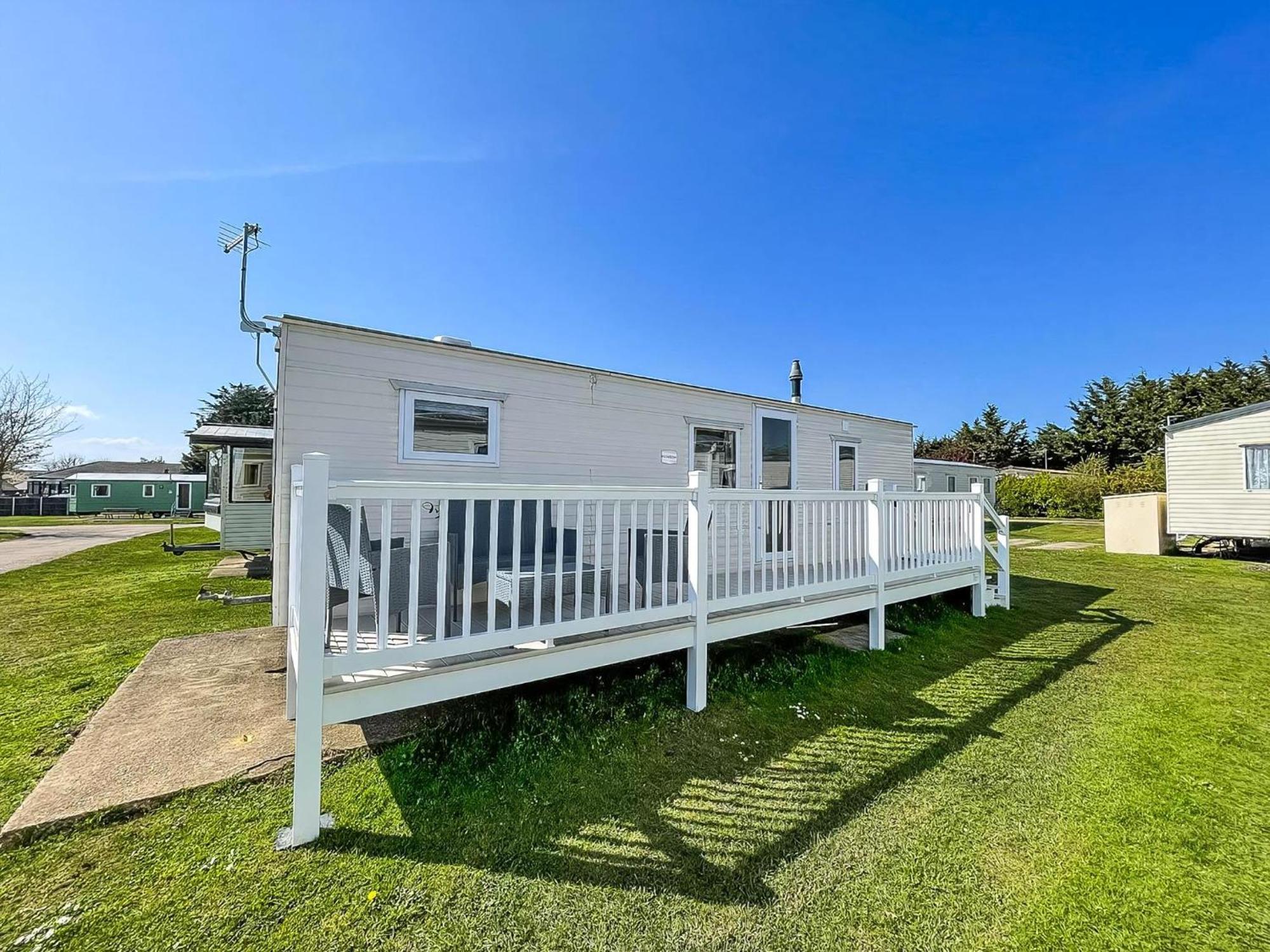 Gorgeous Caravan With Decking In Breydon Water Holiday Park, Ref 10081B Belton with Browston Exterior foto